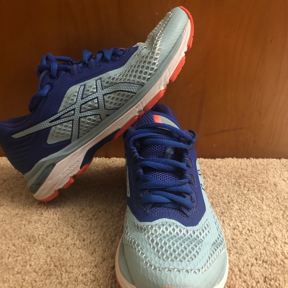 Women’s ASICS GT-2000